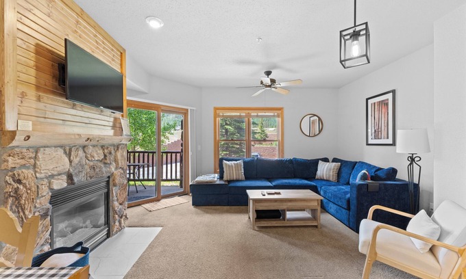 Mountain House Condo | Large Private Balcony & Shared Hot Tubs w/Mountain Views & Outdoor Seating!