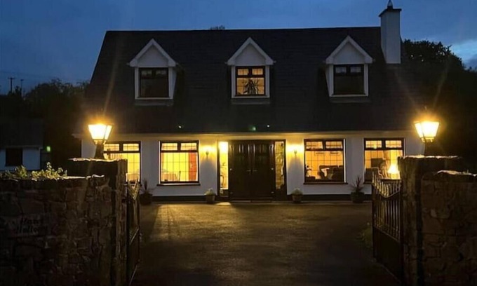 Lecarrow House | Large, quiet, private country home close to Athlone | Sleeps 7 | 2,000 sq ft