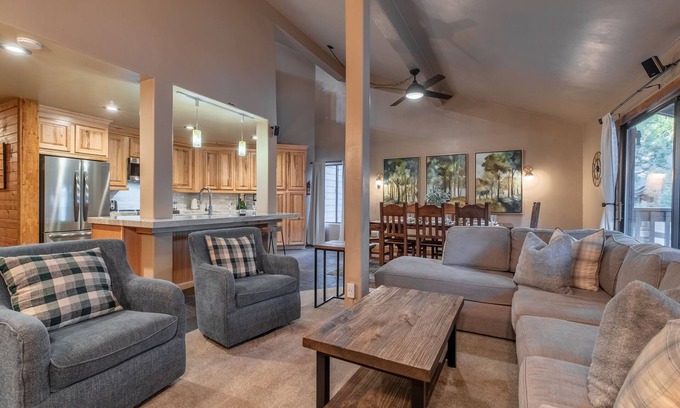 Mammoth Lakes House | Large Sherwin Villas Mammoth Getaway