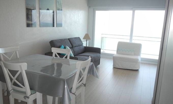 Hardelot-Plage Apartment | Large studio for rent facing the sea with beautiful panoramic views.