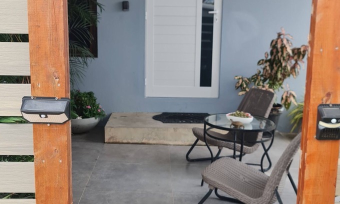 Ponton Apartment | Large Studio #1, 5 min to Eagle Beach