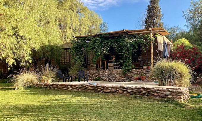 Lujan de Cuyo Cottage | Las Pircas, country house with private pool, surrounded by wineries and vineyards.