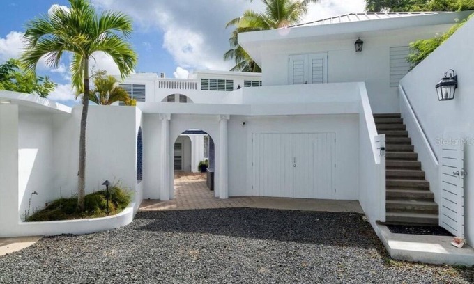 Florida Villa | LAS TERRAZASnWonderful 6-bedroom villa with gorgeous pool in tropical Vieques