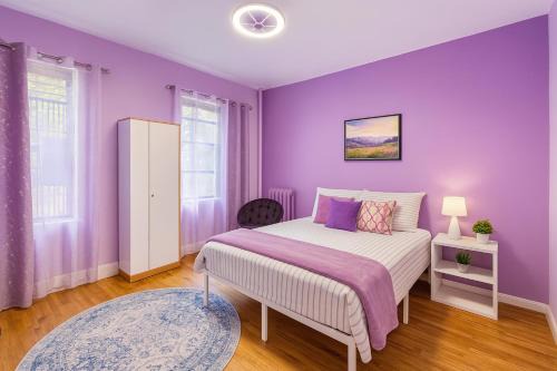 Harlem Apartment | Lavender style Room