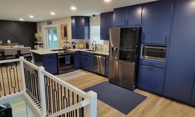 Motley House | Lavish Lake Home on Shamineau - NEW RENOVATION!