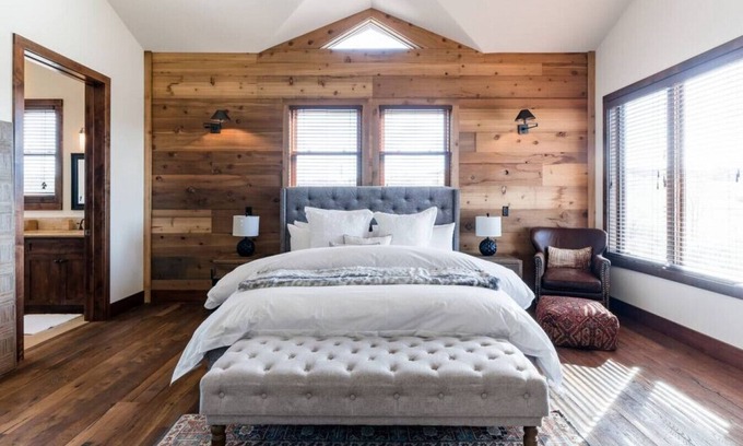 Creston House | Lavish Ranch Villa with a Private Lake in 150 Majestic Acres