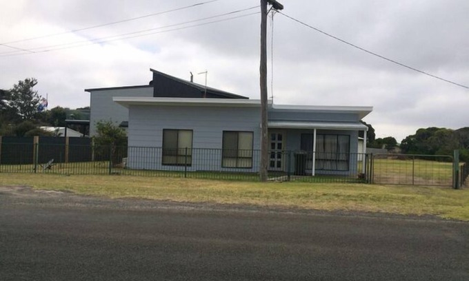 Peterborough Cottage | Lazy Dayz @ Peterborough