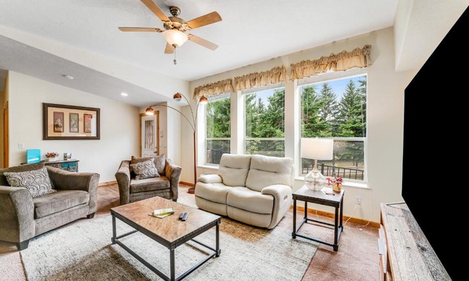 Lakeside House | Lazy K on Peaceful Bay - Ranch House