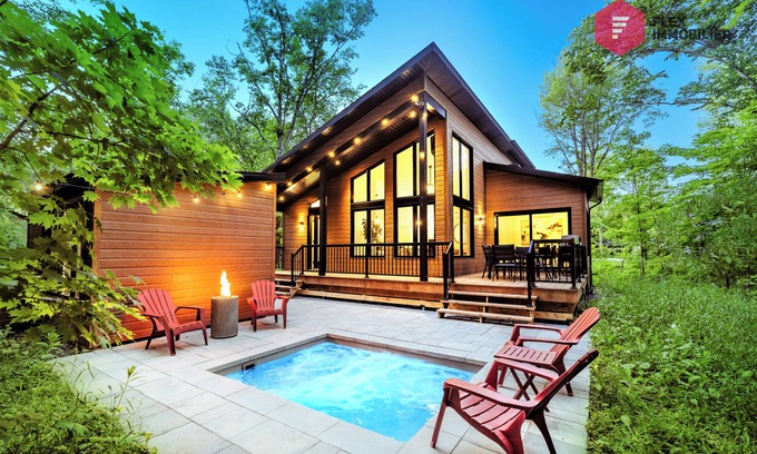 Pont-Rouge Ski Chalet | ⭐ Le Céleste de Portneuf 🪐 Hot tub in the forest ⭐