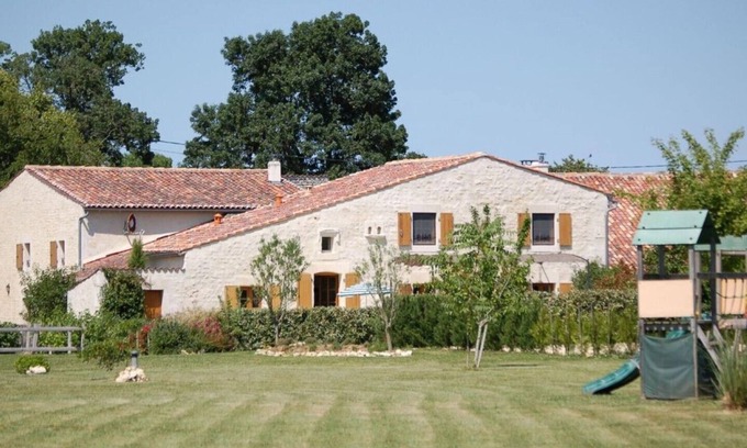 Montpellier de Medillan Cottage | Le Cadran Solaire Recently Renovated Gites with Indoor Pool