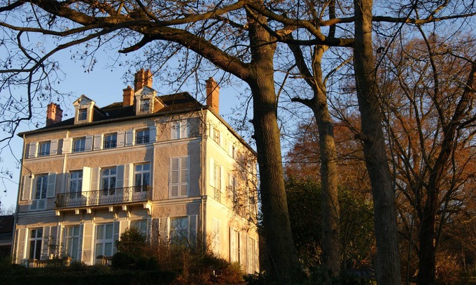 Bures-sur-Yvette Bed & Breakfast | Le Château de la Vierge