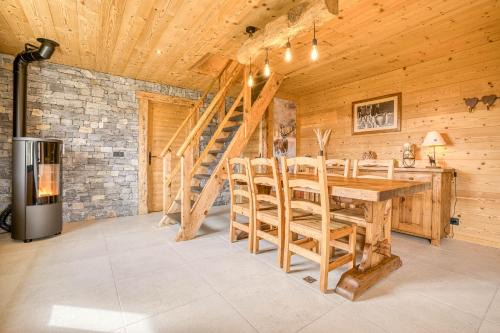 Epagny-Metz-Tessy Apartment | Le chamois, chez le charpentier d'antan, La chaleur du bois, le calme de la campagne