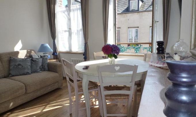 Honfleur Apartment | Le Charme à la Française