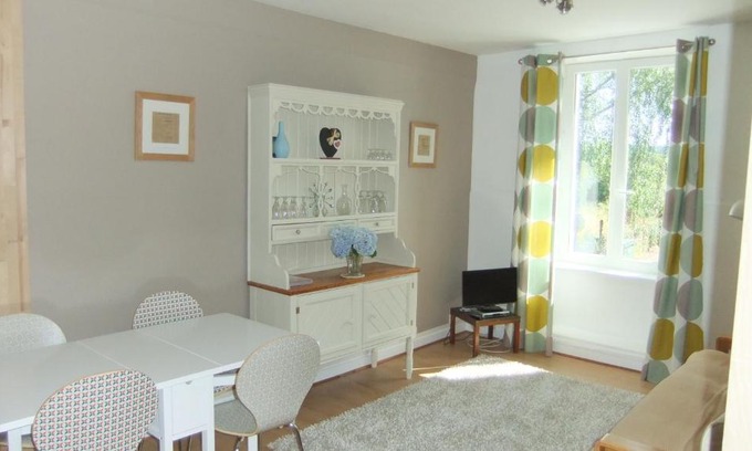 Chateauneuf-la-Foret Apartment | Le Chat Qui Peche Apartment