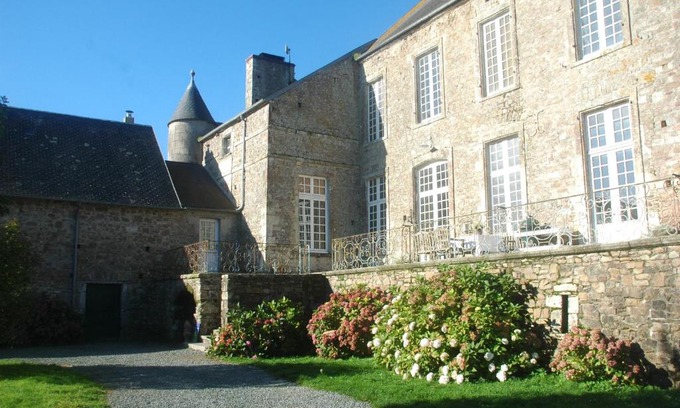 Saint-Patrice-de-Claids Bed & Breakfast | Le Chateau de Claids