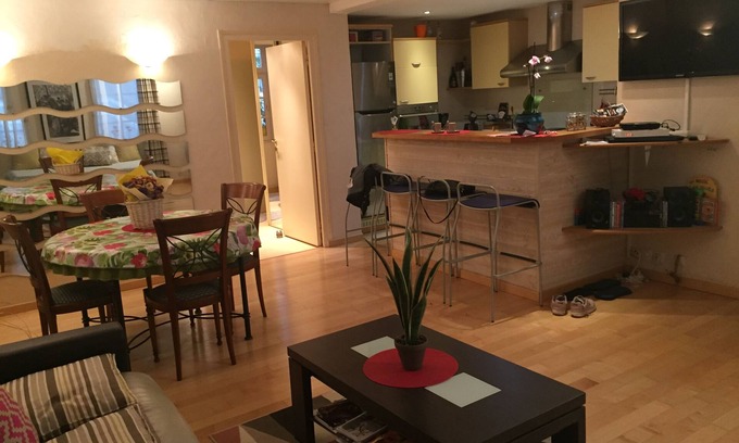 La Rochelle City Centre Apartment | Le Clos Rochelais . history and the sea stretch out their arms .