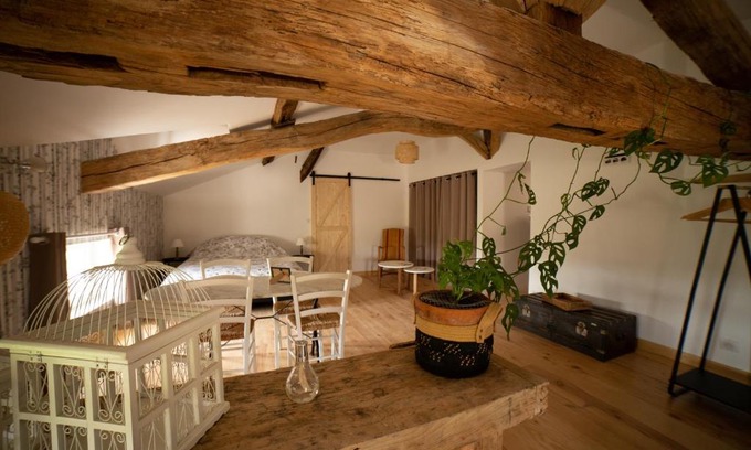 Saint-Jean-de-Thurac Bed & Breakfast | Le Clos Saint-Jean - Chambre d'hôte Lucky