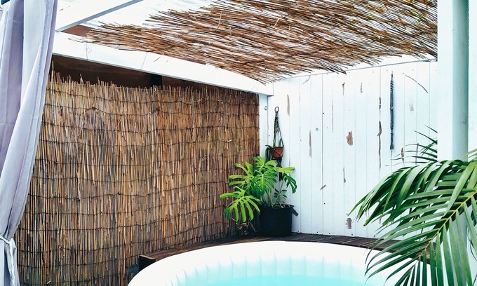 Basse Vallee House | Le Feuille Sonj' by Lonbraz Volkan, furnished tourist accommodation *. Relaxation guaranteed!