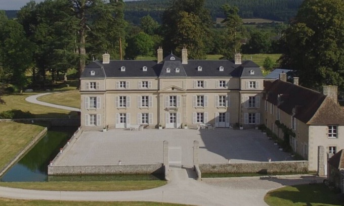 Champfremont Cottage | Le Fruitier at Château de La Bellière