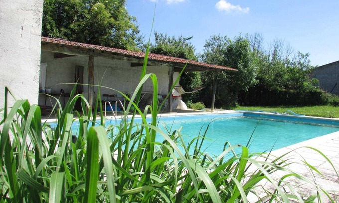 Montbernard House | Le Gîte de la Bergerie
