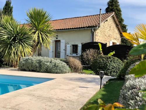 Charente House | Le gîte de Lou - Piscine privative et massages Bien-être