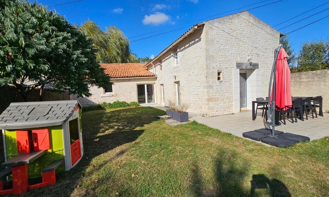 Coulon House | Le gîte de Malécot Gîte familial de 5 personnes