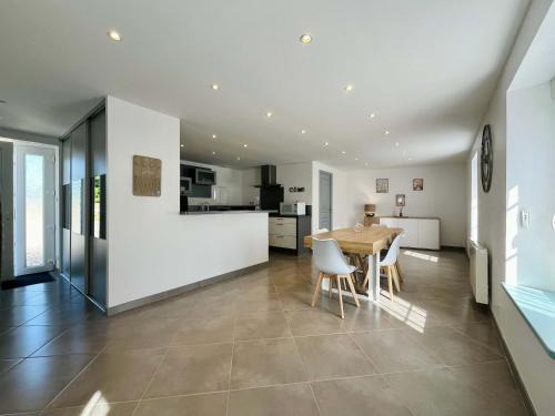 Les Veys House | Le Gite de la Fontaine - Spacious house