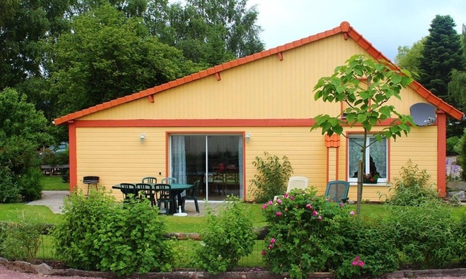 Avesnes-en-Val Cottage | Le gîte des rouges-Gorges, a unique place with its mini-farm and play area