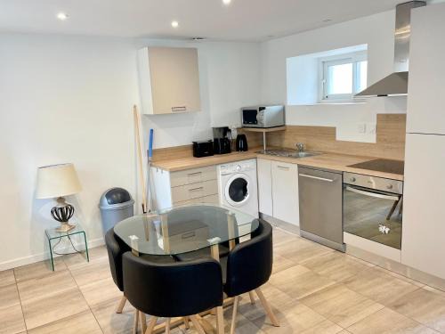 Lampaul-Guimiliau House | Le grenier à grains - Lampaul-Guimiliau