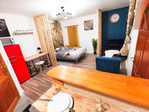 Notre-Dame Apartment | Le Jungle Chic de Pontoise