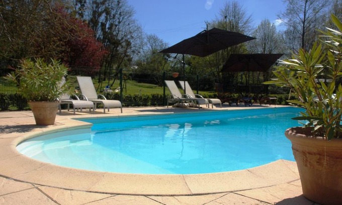 Brion Bed & Breakfast | Le Logis du Pressoir Chambre d'Hotes Bed & Breakfast in beautiful 18th Century Estate in the heart of the Loire Valley with heated pool and extensive grounds