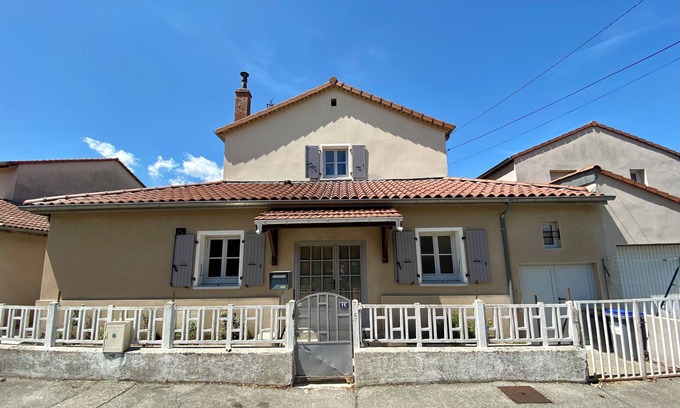 Valence House | LE Louis 16