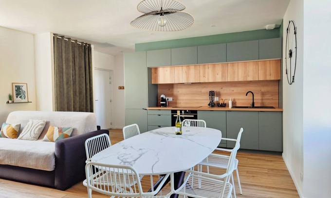 Doue-la-Fontaine Apartment | Le Lumineux 3-Star Gîte for 6 in Doué-la-Fontaine – Near Bioparc Zoo & Vineyards