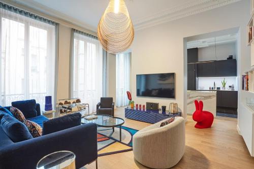 Saint-Merri Apartment | LE MARAIS Luxury Apartment in the heart of Paris - 2 Bed 2 Bath with AC