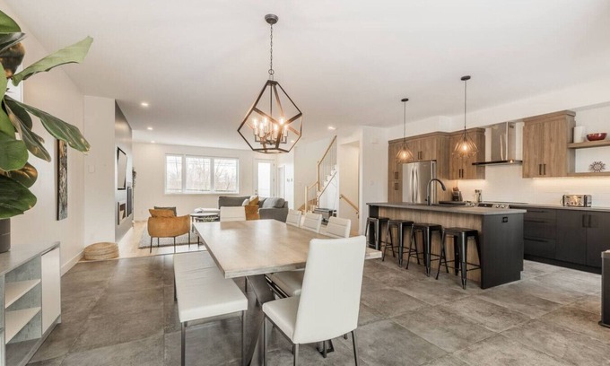 Magog Condo | Le Memph: 3 bedrooms pool hot tub lac Memphrémagog