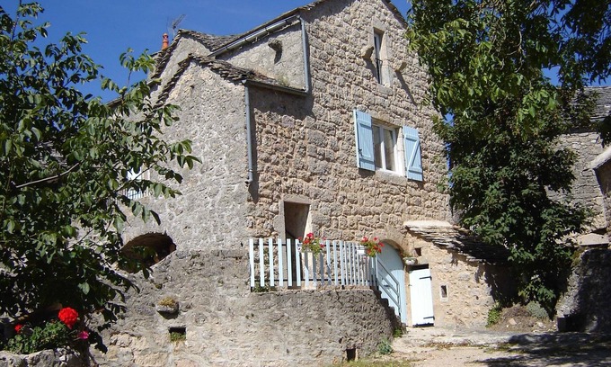 Saint-Andre-de-Vezines House | "le NOYER "caussenarde house near Millau parc reg. des grands 12720