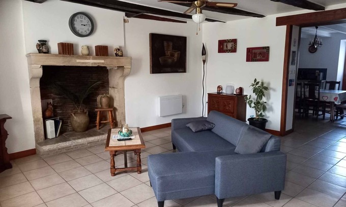 Savigne House | Le Papillon aux Gîtes des Epinoux à 10min de la Vallée des Singes