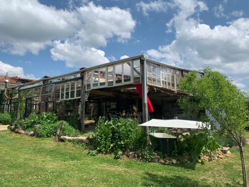 Chassiecq Bed & Breakfast | Le petit Permadise