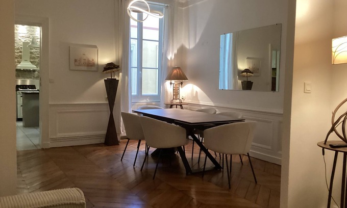 Marechal Lyautey - Vitton Apartment | Le Roosevelt, renovated 100m2 apartment in the 6th arrondissement
