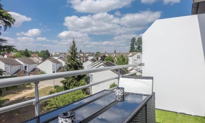 Saint-Jean-de-la-Ruelle Apartment | Le Square des Sapins