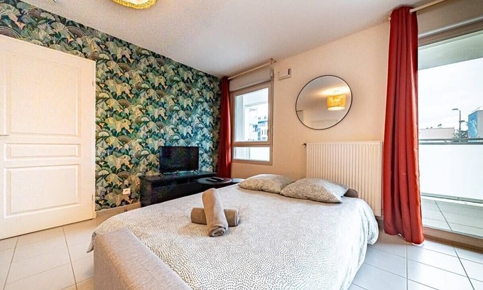 Venissieux Apartment | Le Vénissieux-spacieux 4 pers avec balcon, parking