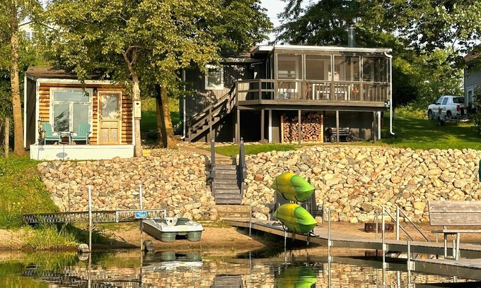 Richwood Cabin | Leaf Lake Haven -A lakeside getaway at its best - summer, fall, winter or spring