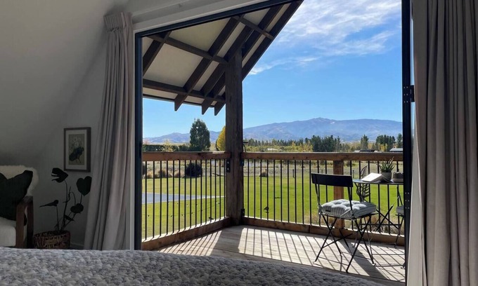 Clyde Bed & Breakfast | Leaning Rock Suite Kaihanu Lodge | Luxury B&B nr Clyde