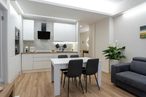 Lecco Apartment | LECCO LAKE SUITE Dante 20 Balcony e Wi-Fi