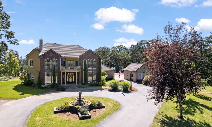 Polk County House | Legendary Escape w/Countless Amenities, Pool, Hot Tub, Billiards, Ping Pong, & More on 82 Acres