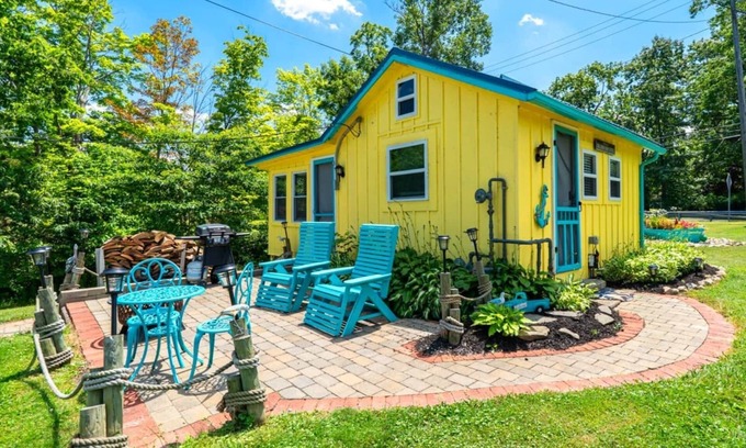 Madison-on-the-Lake Cabin | LEMON DROP LAKE FRONT COTTAGE
