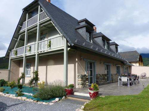 Arreau House | Les écuries de Lisa - Gîte de groupe 16 personnes