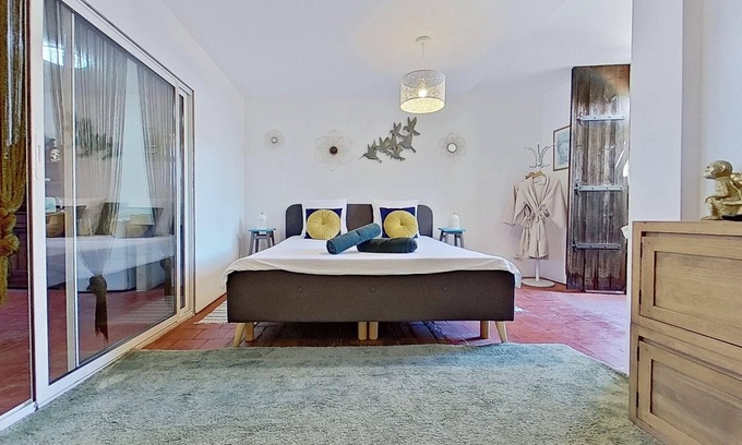 Luc-sur-Orbieu Bed & Breakfast | Les 2 Drôles d'Oiseaux Bed & Breakfast between Carcassonne and Narbonne