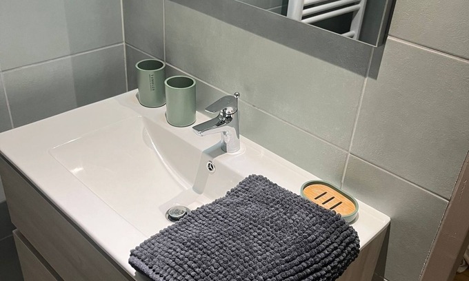 Sauveterre-de-Bearn Apartment | Les Anges Béarnais apartment, located in a medieval village