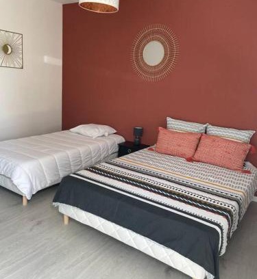 Yvre-l'Eveque Ski Chalet | Les Chalets du Mancel : Studio June - 24H du Mans - Bouleries Jump -